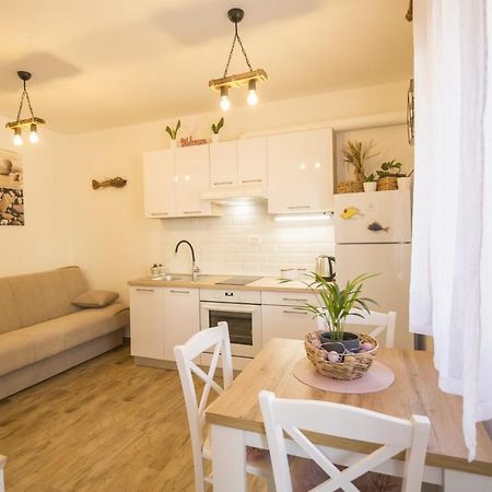 Little Bee Apartment Комижа Экстерьер фото